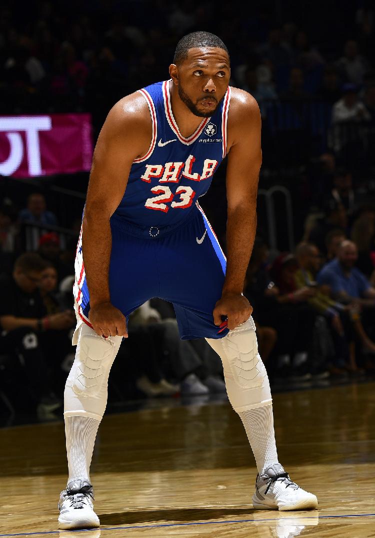 包含费城76人加时末段官宣签约；志在欧篮联名次提升；话题不断；赛程密集仍需轮换的词条