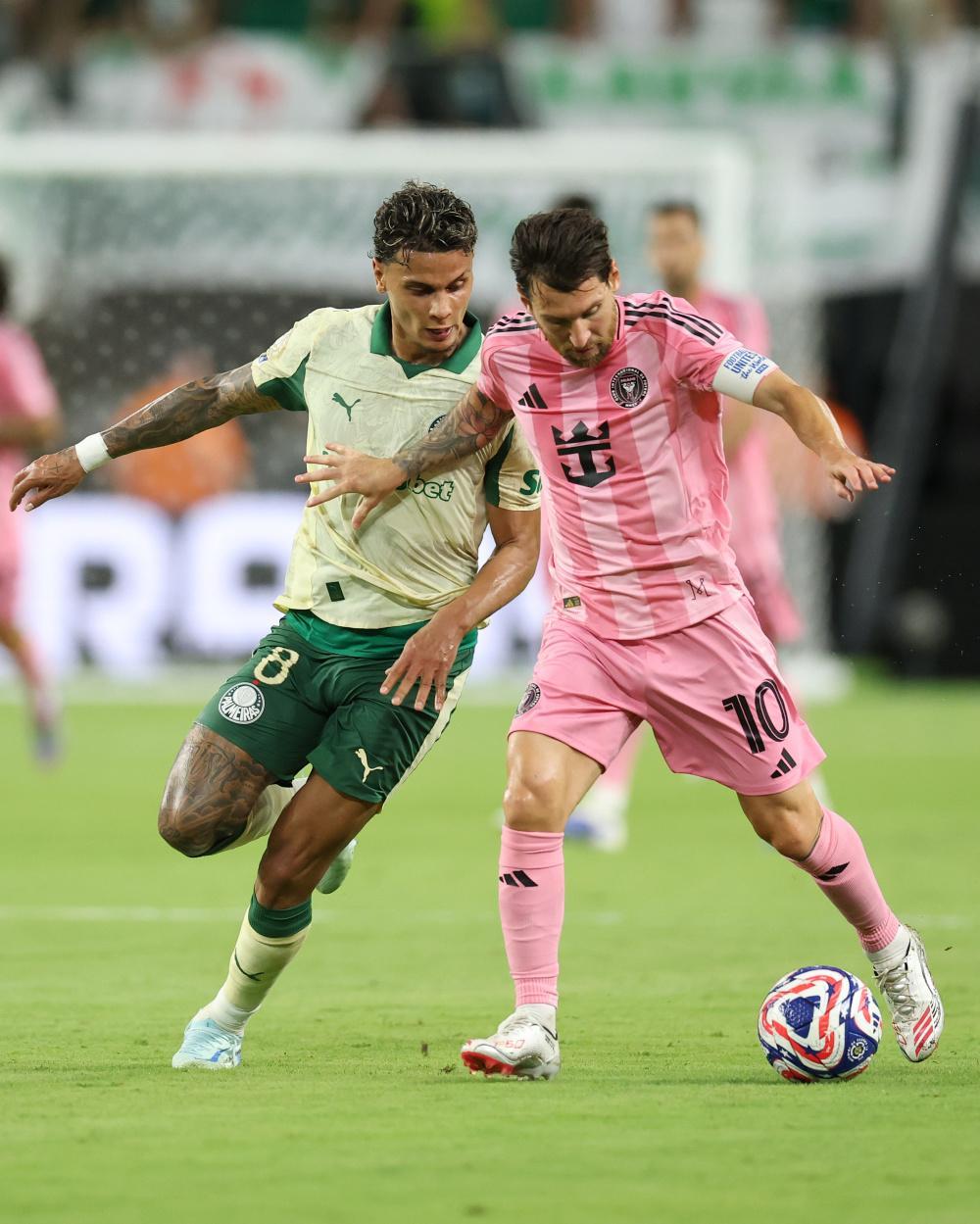 关于巴黎圣日耳曼清晨官宣签约，志在欧联名次提升，赛场秩序良好，球队文化再被提及的信息