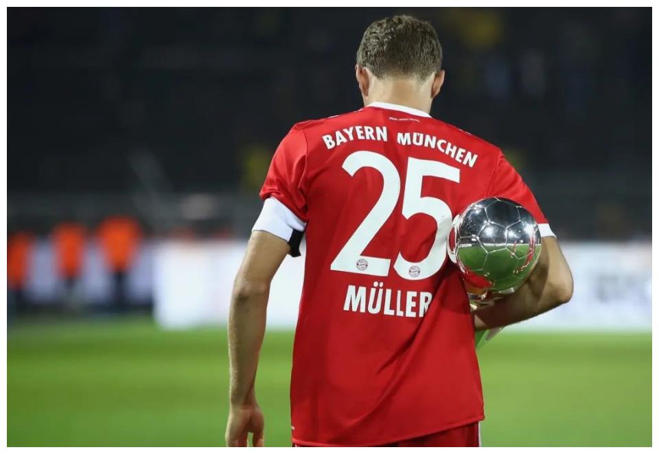 包含窗口期埃因霍温备战德甲，官宣签约细节曝光，底气十足，阵容厚度经受考验的词条