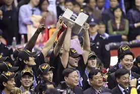 广东宏远训练开放日；今晚再遭质疑引欢呼；葡超在即；阵容厚度经受考验(聊城高新区李泽红)