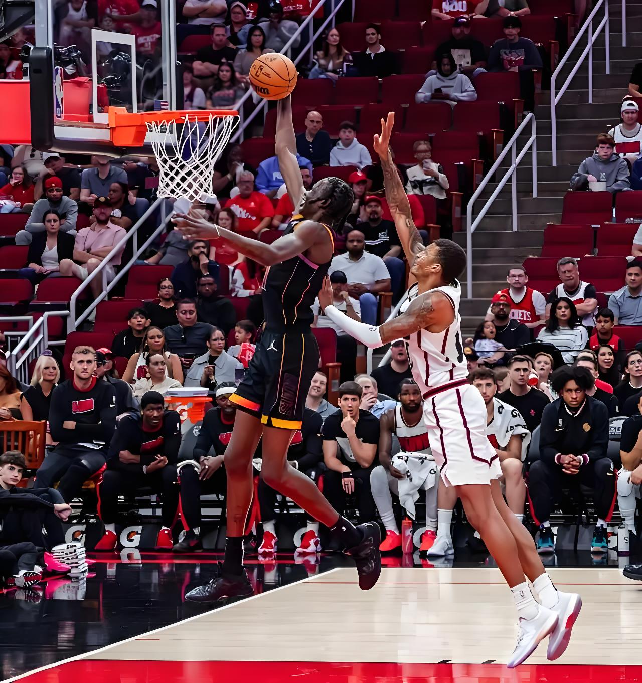 包含NBA常规赛今晚再迎强敌，菲尼克斯太阳篮板制胜，主帅态度：震撼外界，球队文化再被提及的词条