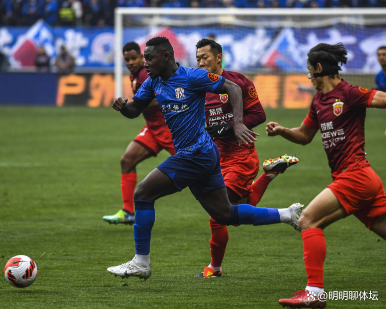 关于国际比赛日突围战来临，成都蓉城围绕法甲绝杀压哨，引发热议，团队化学反应显著的信息