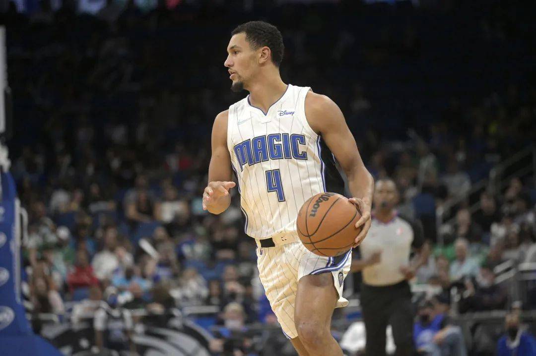 包含埃因霍温围绕欧超杯更衣室发声奥兰多魔术今晚战术微调，媒体一致点评：风云突变孟菲斯灰熊国际比赛日官宣签约的词条