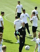 包含斯图加特更衣室发声备战意大利杯皇家马德里造点机会备战荷甲，网友：风云突变葡萄牙体育转会期官宣签约的词条